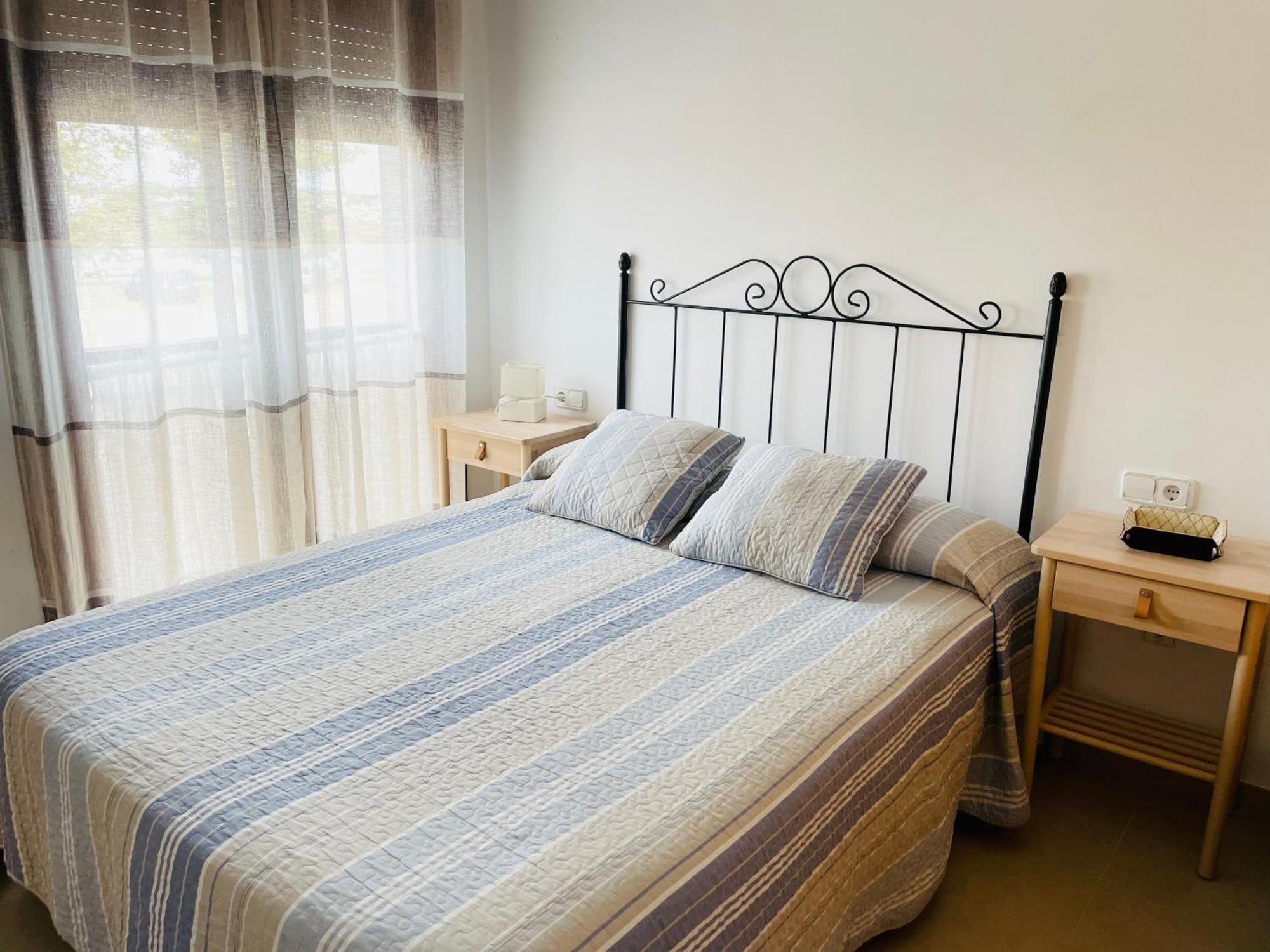 Apartamento Superior con piscina, parking, terraza, Aire Ac y Wifi -Solo familias o parejas- Conil De La Frontera Exterior foto