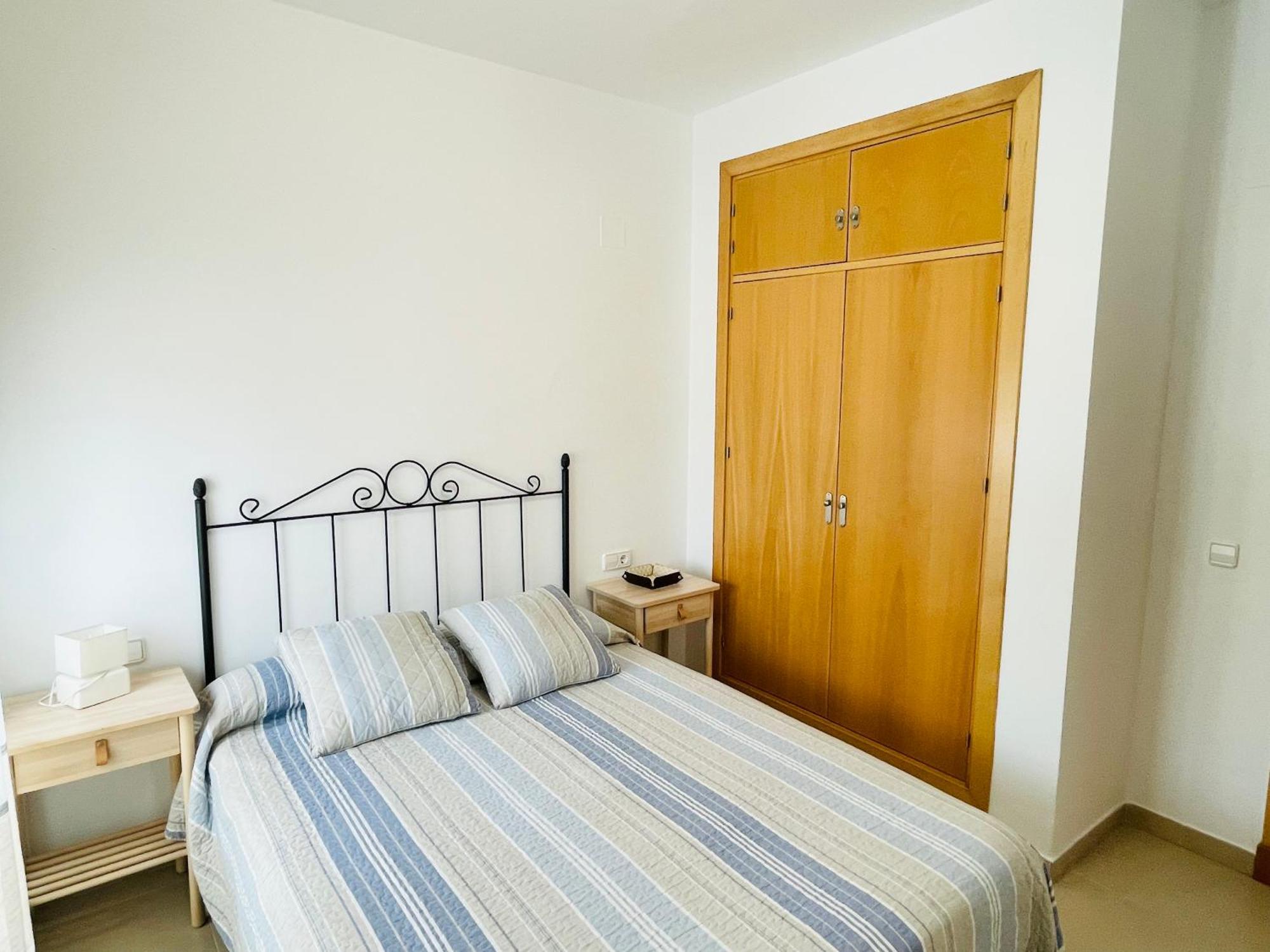 Apartamento Superior con piscina, parking, terraza, Aire Ac y Wifi -Solo familias o parejas- Conil De La Frontera Exterior foto